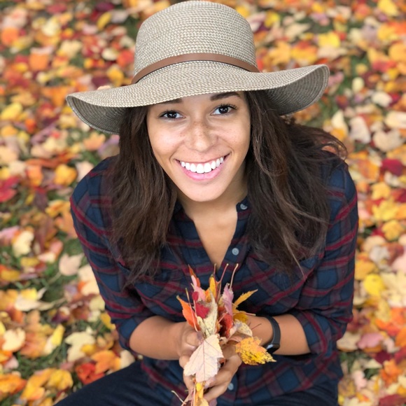 Meet your Posher, Nicole - Picture 3 of 5